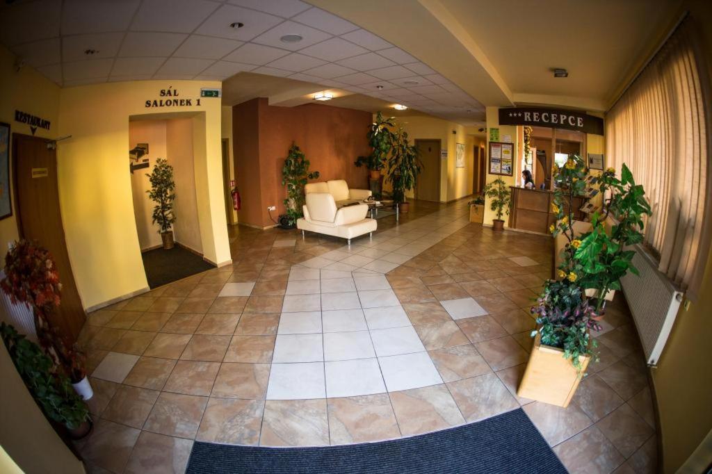 Hotel Na Jizni Пршеров Экстерьер фото