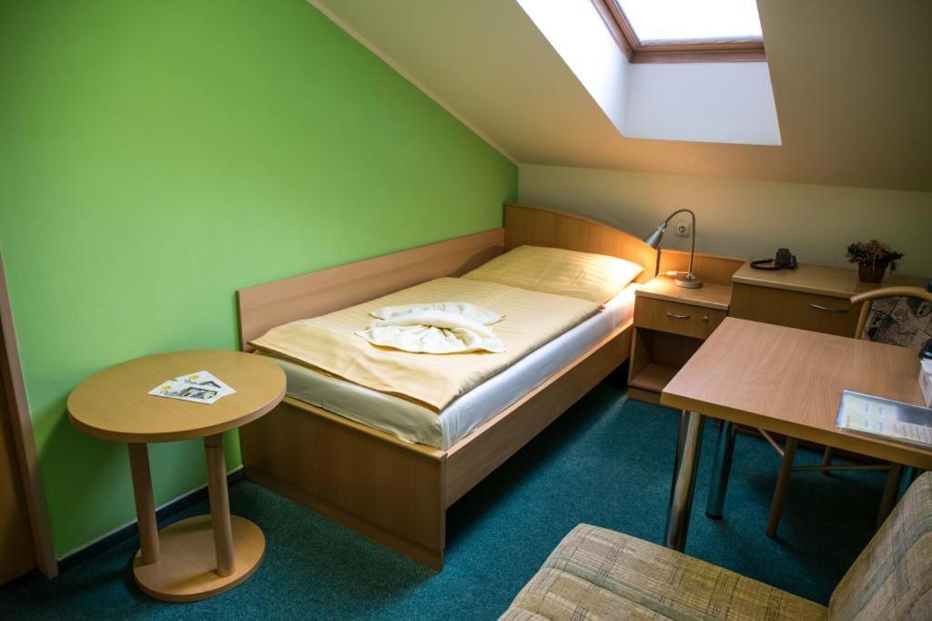Hotel Na Jizni Пршеров Экстерьер фото