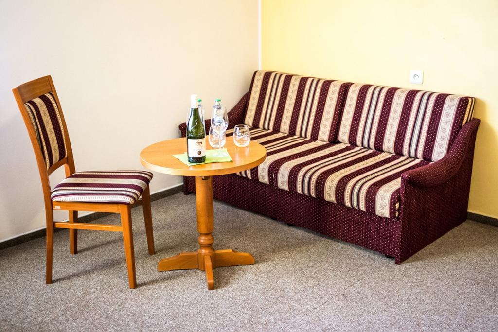 Hotel Na Jizni Пршеров Номер фото