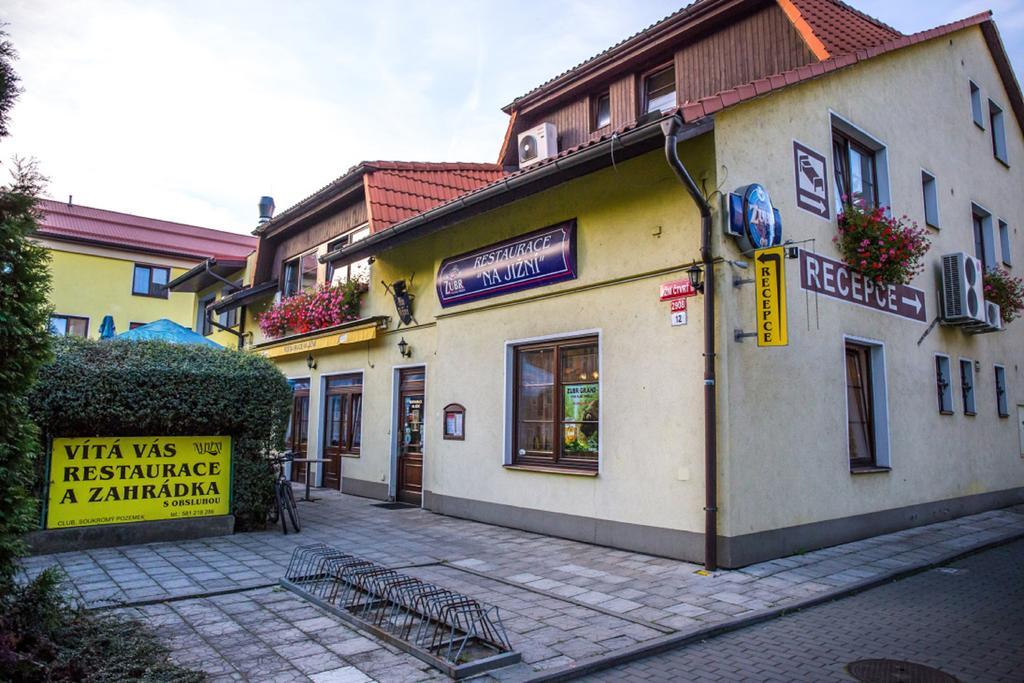 Hotel Na Jizni Пршеров Экстерьер фото