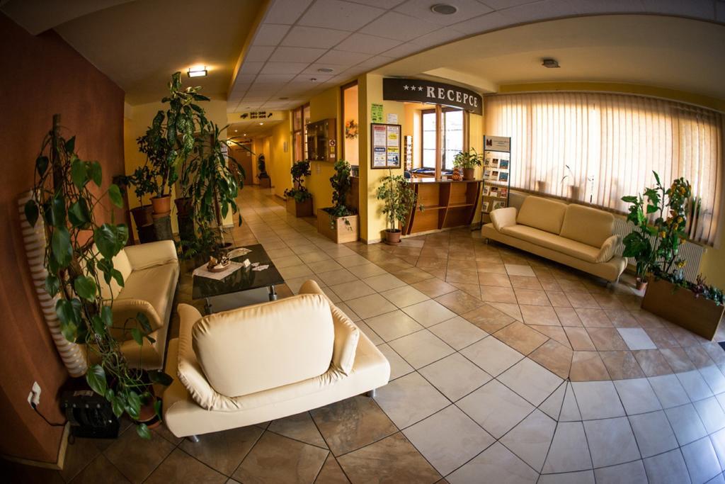Hotel Na Jizni Пршеров Экстерьер фото