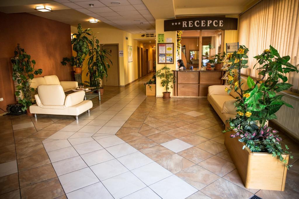 Hotel Na Jizni Пршеров Экстерьер фото